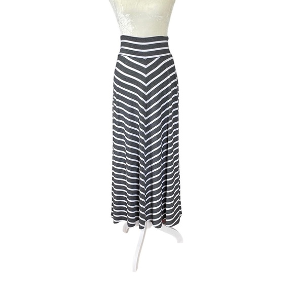 AB Studio Dresses & Skirts - AB Studio gray and white stripe maxi skirt stretchy flowy women’s size small